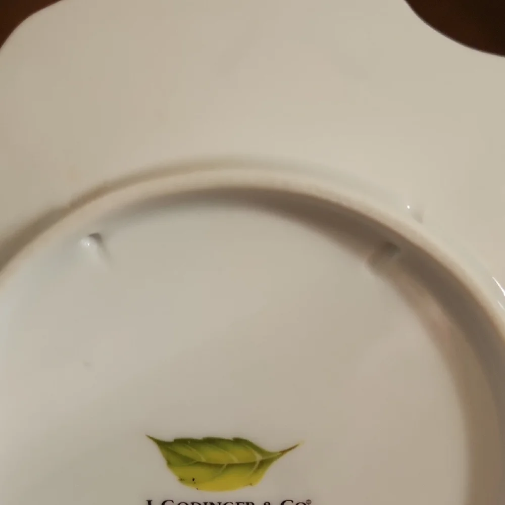 I. Godinger & Co. Decorative White and Green Porcelain Plate